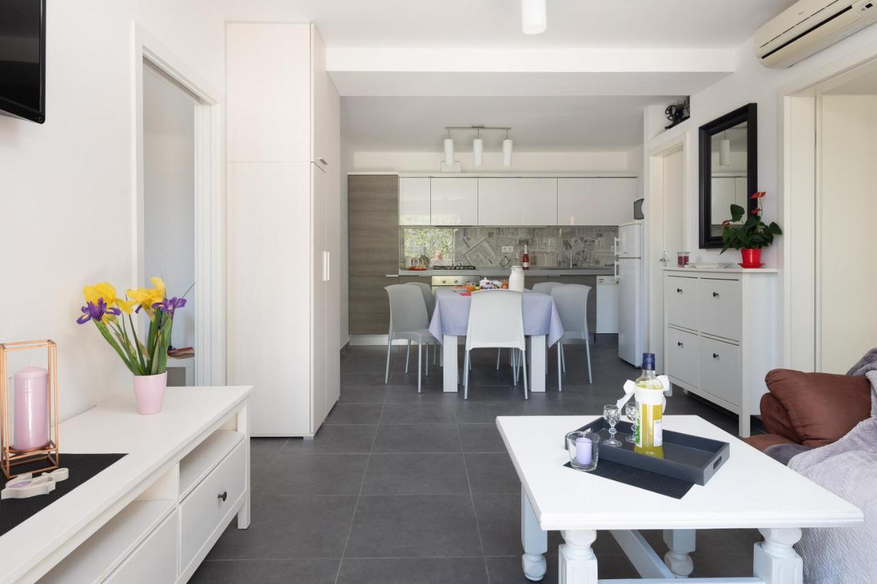 Seaside Apartment Kamelia Mimice Buitenkant foto